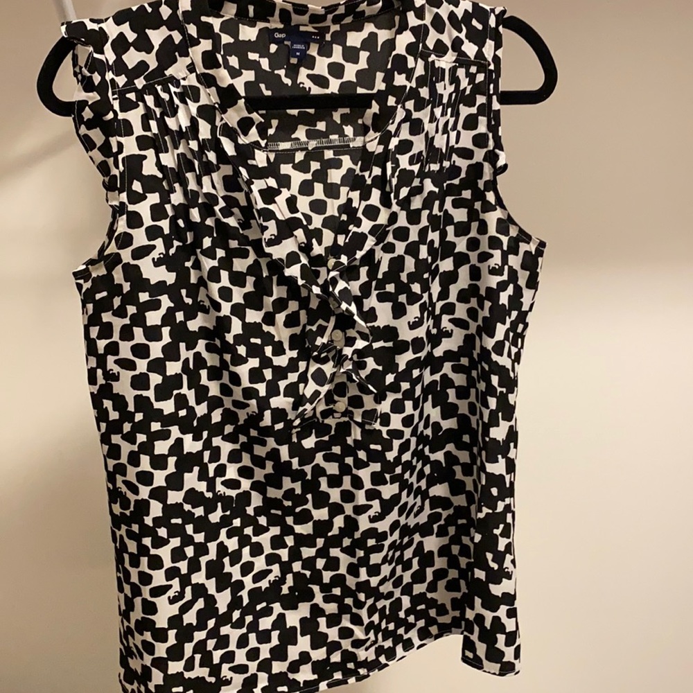 Gap Short Sleeve Top